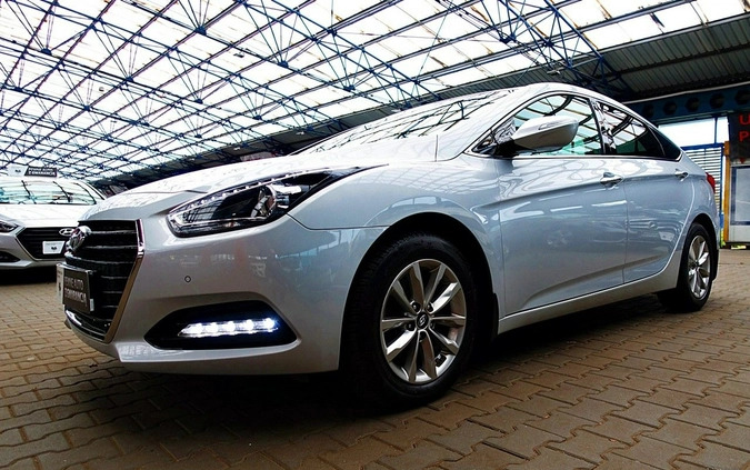 Hyundai i40 cena 65899 przebieg: 110000, rok produkcji 2018 z Sochaczew małe 781